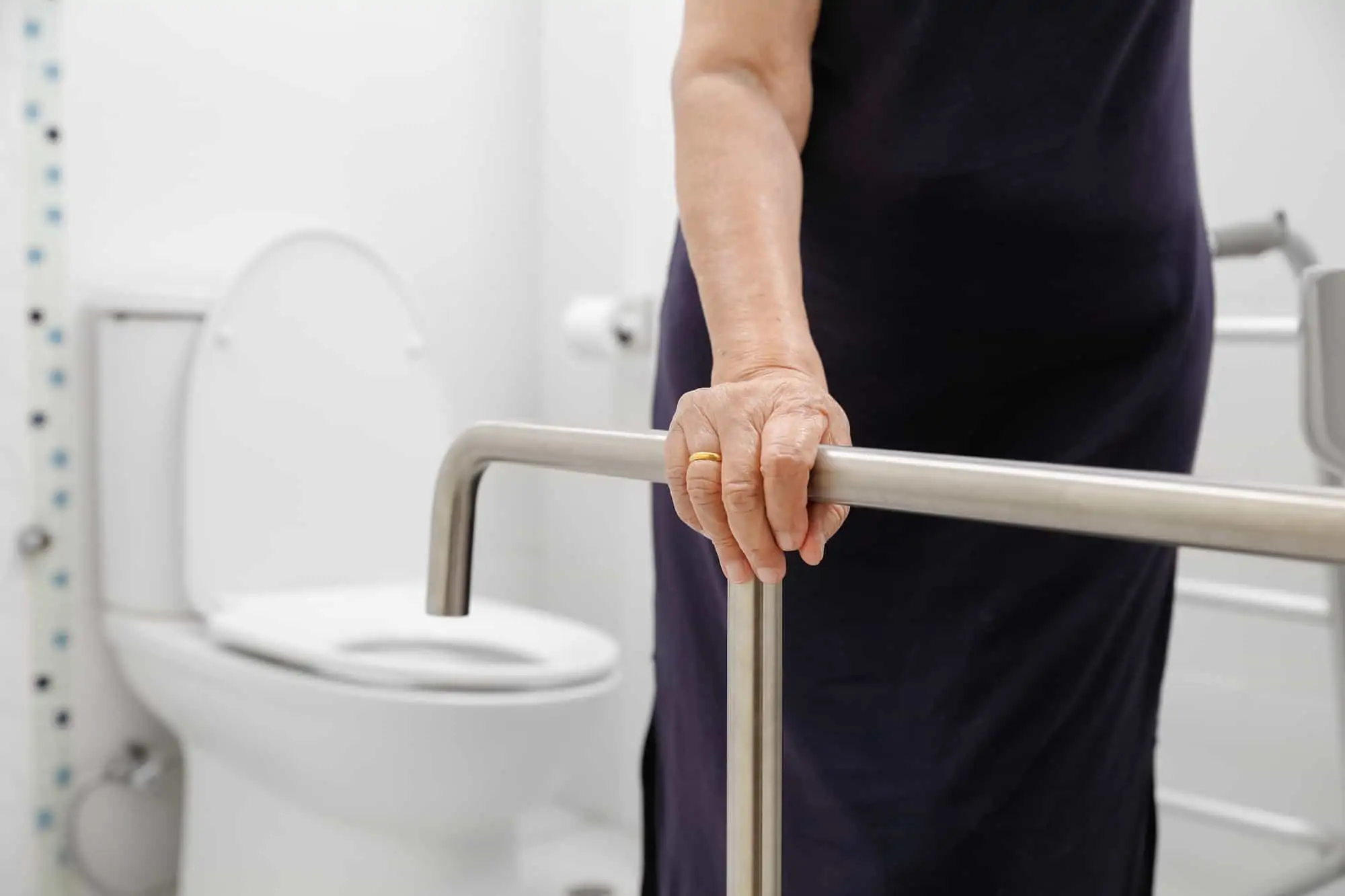 toilet-safety-rail-for-seniors