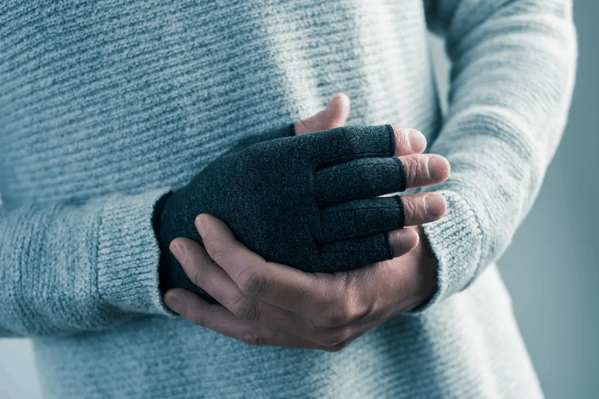 arthritic-compression-gloves-for-seniors